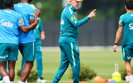 Prestes a estrear na Copa, Ancelotti não dá pistas sobre escalação