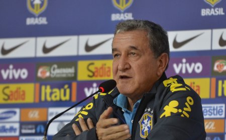 Técnico do tetra, Parreira apresenta melhora, mas permanece na UTI