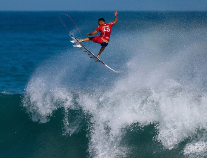 Com 4 surfistas, Brasil segue na briga pela etapa de Saquarema