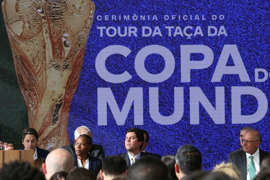 Lula sanciona lei da Copa do Mundo Feminina e reconhece pioneiras