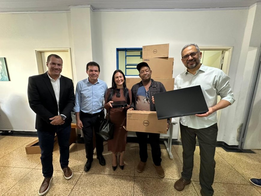 Deputado Bosco entrega novos computadores ao Procon de Araxá e reforça modernização do atendimento à população